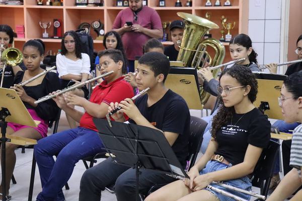 Orquestra do Prima apresenta ‘Grande Concerto 2025’ com Chico César